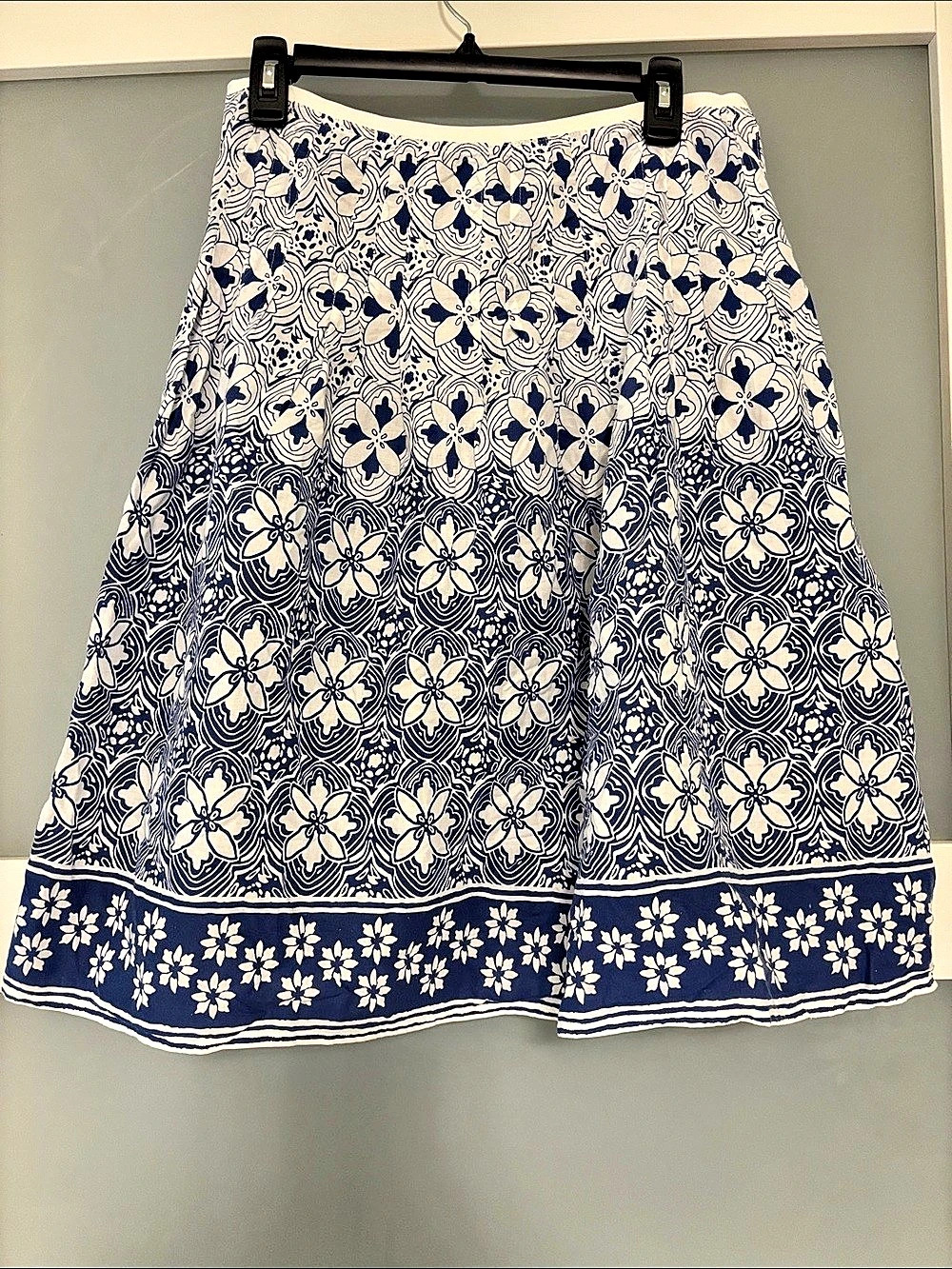 New York & Company Floral A-Line Skirt in Blue & White Size 10 Like New